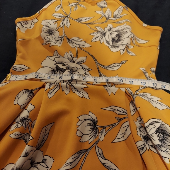 Yellow Floral Sun Dress 🌼 - Picture 3 of 6